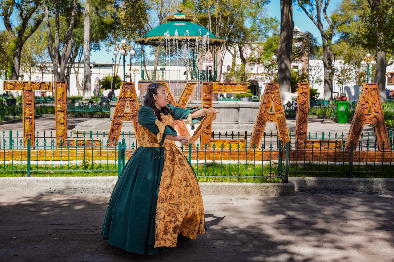 La Pregonera del Rey recorre las calles del Centro Histórico de Tlaxcala